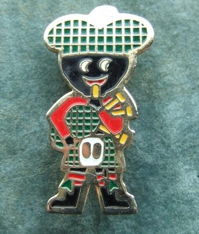 Robertsons golly badge brooch mcgolly WHITE SPORRAN 1990s