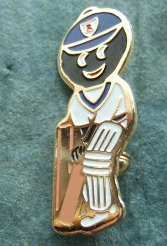 Robertsons golly badge brooch cricketer 1990s