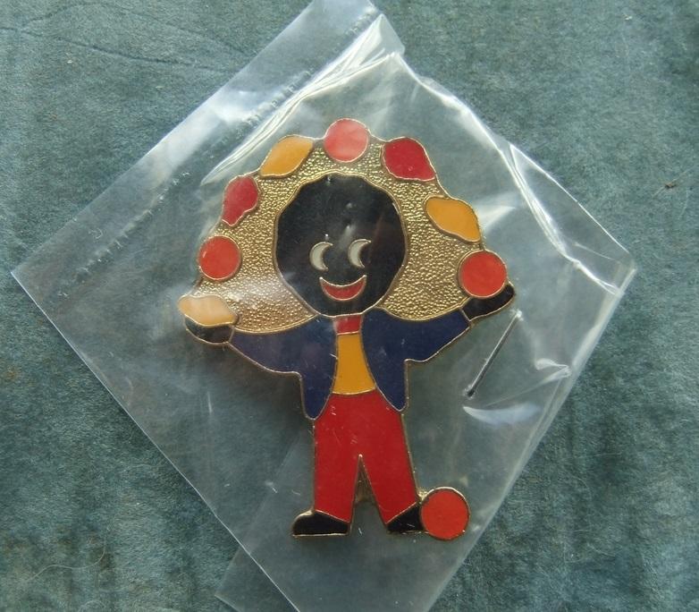 Robertsons golly badge juggler 1993 94 large acrylic