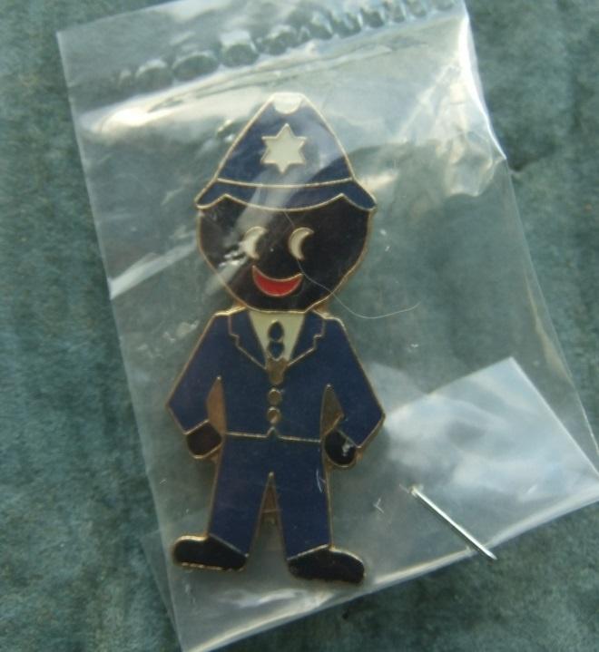 Robertsons golly badge Policeman 1993 94 large acrylic