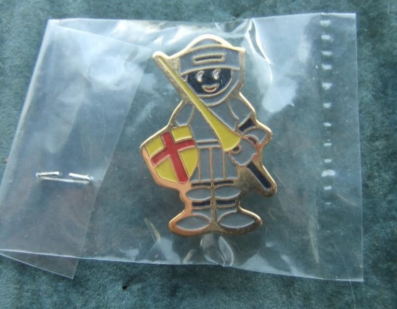 Robertsons golly badge 1996 set Knight