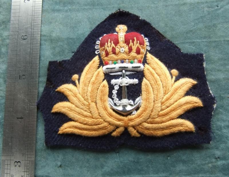 Royal Navy Officers Cap Badge Queens Crown