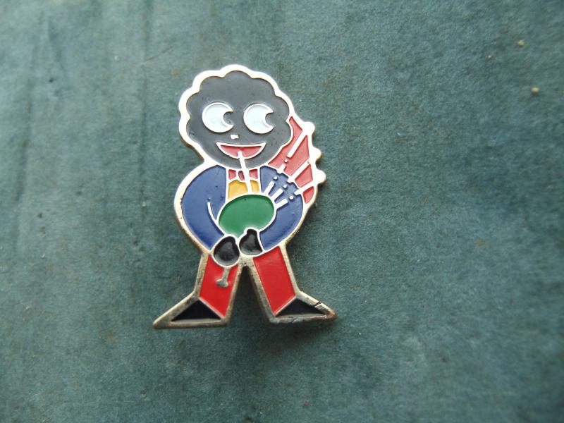 Robertsons Golly Badge BAGPIPER BAGPIPES 1980s