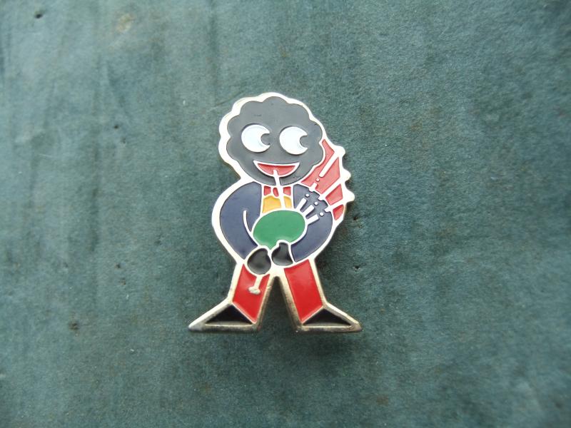 Robertsons Golly Badge BAGPIPER BAGPIPES 1980s