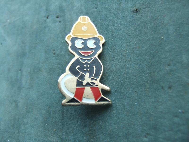 Robertsons golly badge brooch fireman LONG nozzle 1980s