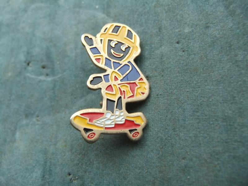 Robertsons golly badge brooch skateboarder 1990s
