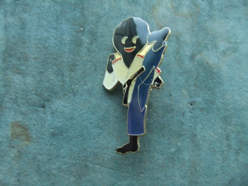 Robertsons golly badge karate 1993 94 large acrylic