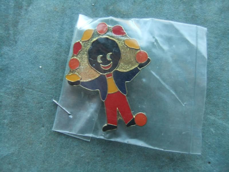 Robertsons golly badge juggler 1993 94